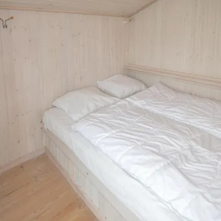 Сasa de vacaciones Four-bedroom Holiday In *