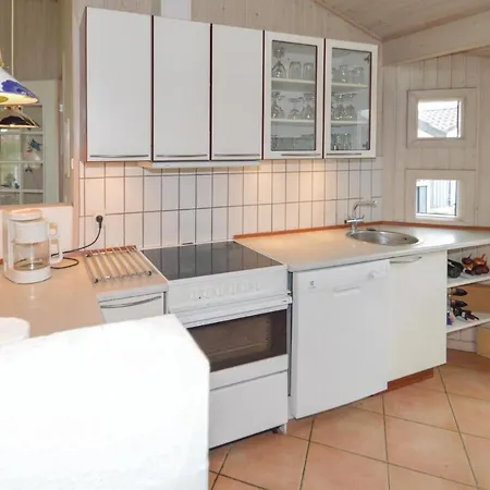 Сasa de vacaciones Four-bedroom Holiday In *
