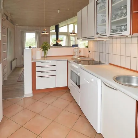 Сasa de vacaciones Four-bedroom Holiday In