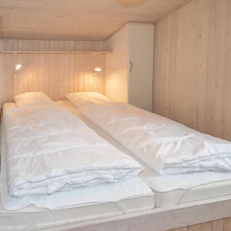 Four-bedroom Holiday In Сasa de vacaciones Blokhus