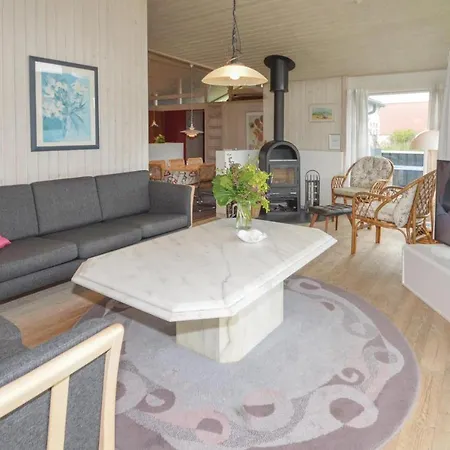Сasa de vacaciones Four-bedroom Holiday In Blokhus