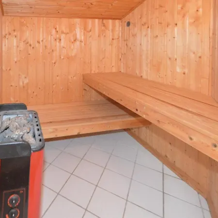 Сasa de vacaciones Four-bedroom Holiday In *